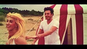 Hande Yener alt dudak