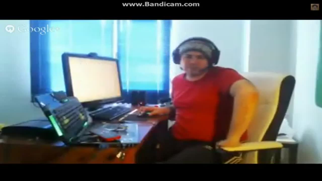 Oğuz sasi Google Plus Canli Yayinda ağlıyor