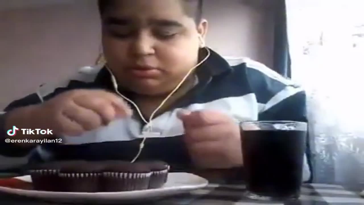 burda 8 adet brownie kekim var