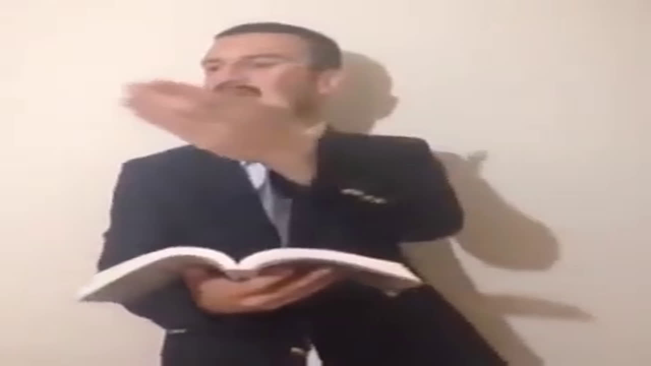 AYKUT ELMAS UÇ YİYOR