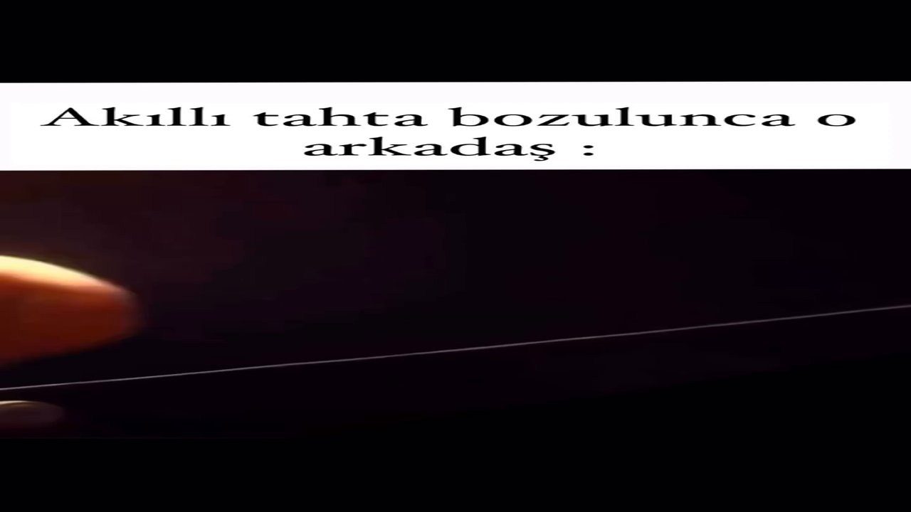Akıllı tahta bozulunca gelen kisi
