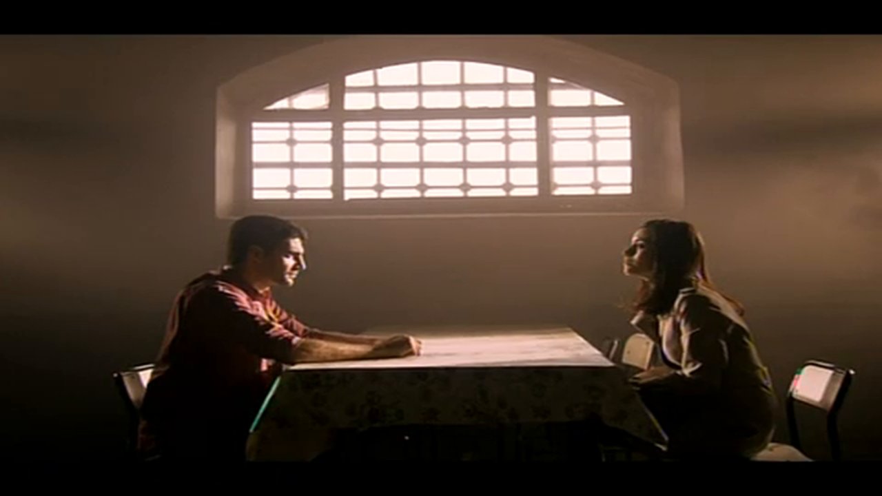 HERKES ÖLDÜRÜR SEVDİĞİNİ...