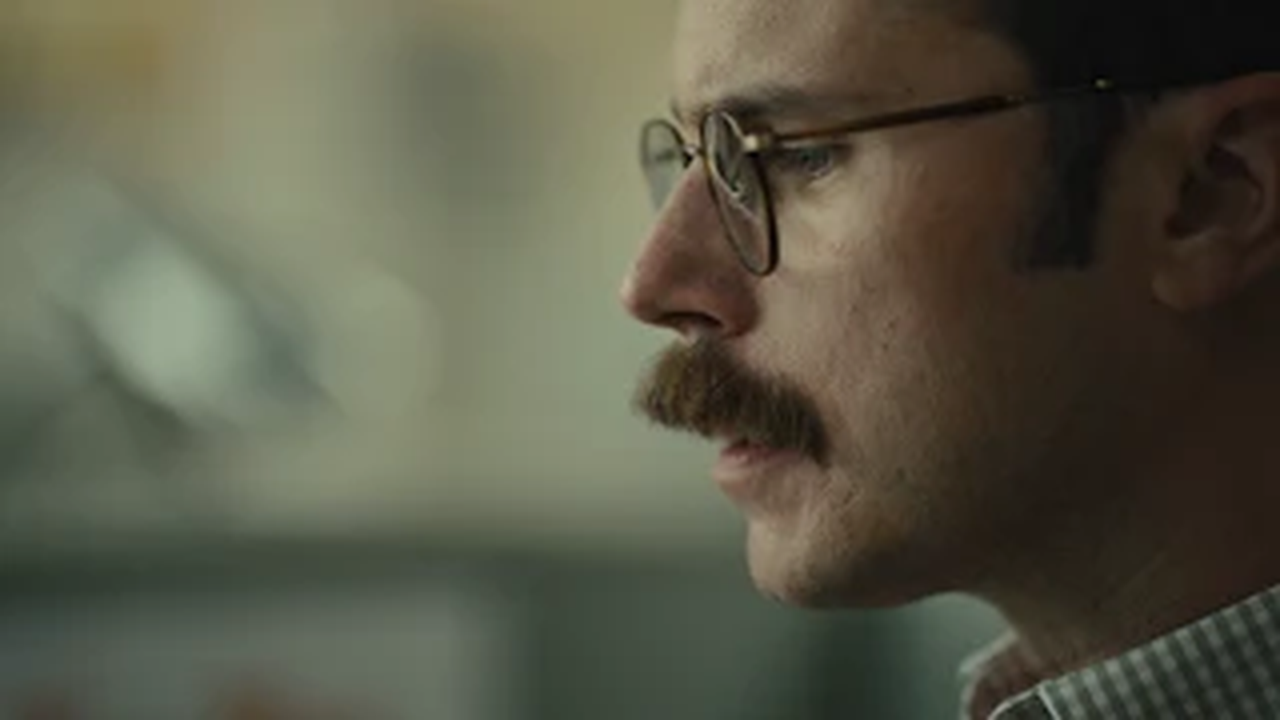 Apple Intelligence | Change your tone | MacBook Pro