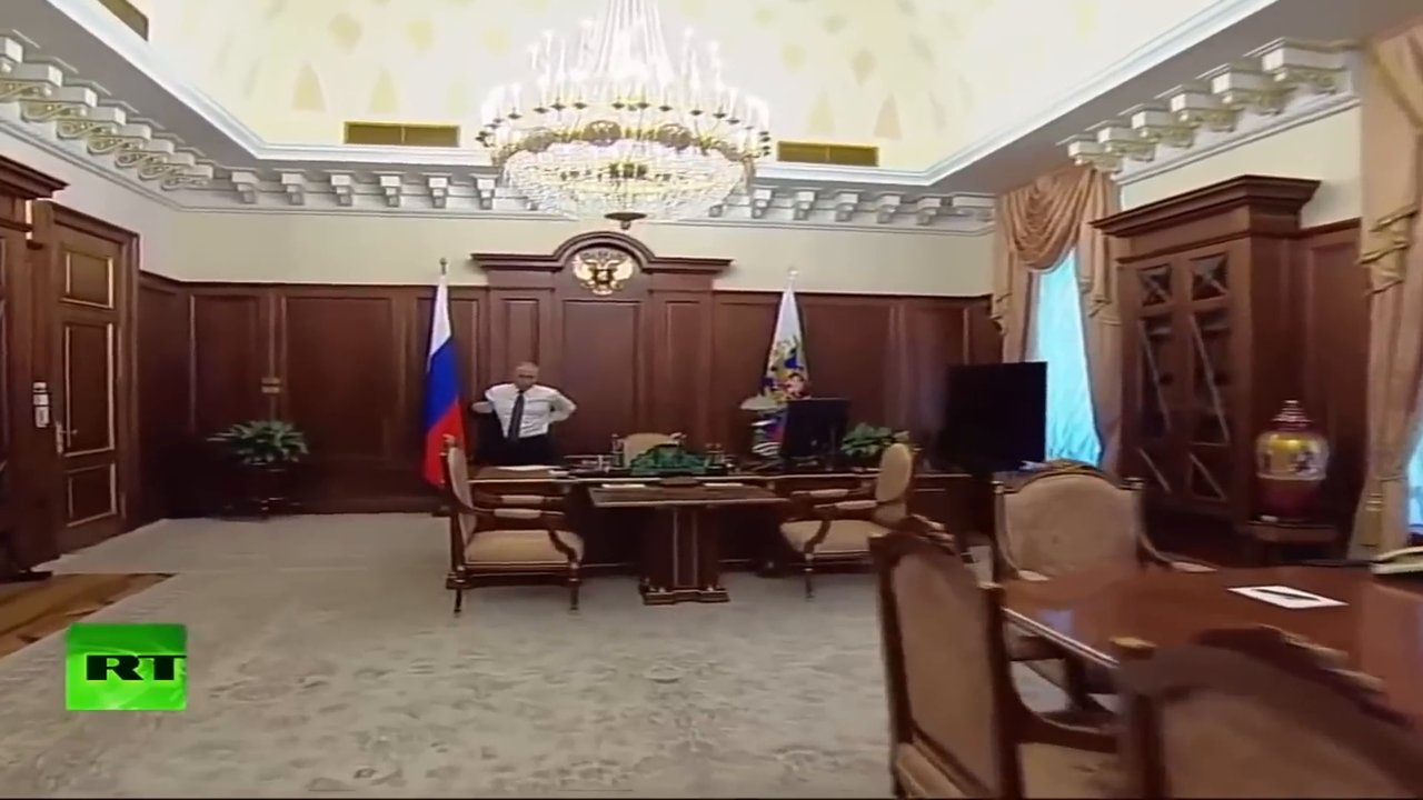 Putin geniş yürüyor ama her döndüğünde daha da genişliyor